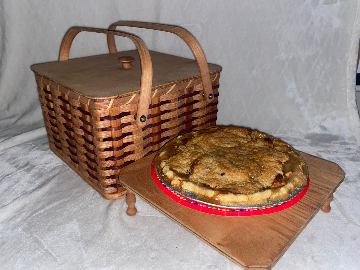 Pie Carrier Basket / Picnic Basket